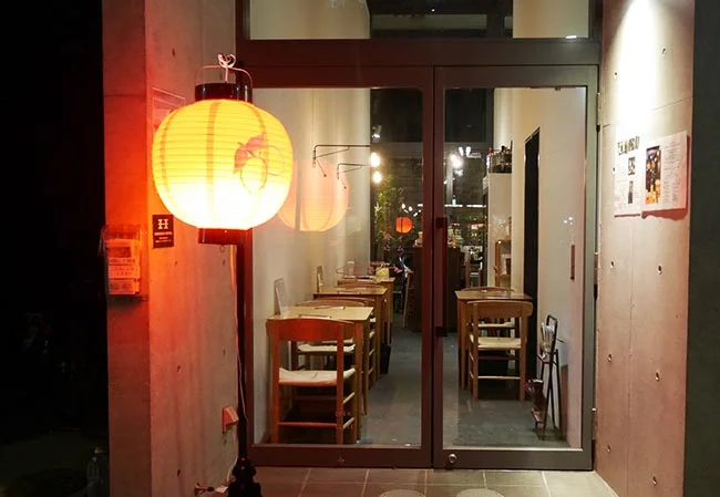 設置事例No.10 居酒屋様の店外装飾用尺六丸ビニール提灯使用写真