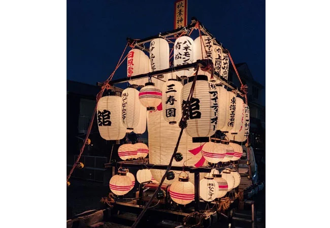 設置事例No.109お祭りの神輿装飾用9号長型・9号丸型ビニール提灯使用写真