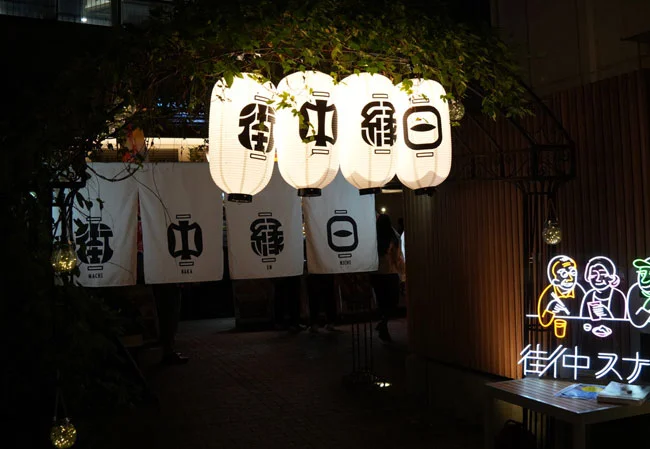 設置事例No.137地域交流イベントの屋外装飾用12号長型ビニール提灯使用写真