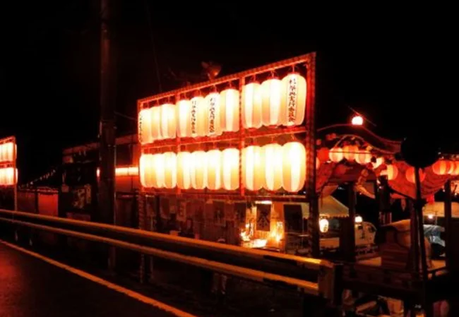 設置事例No.21 お祭りの屋外装飾用9号長型ビニール提灯使用写真