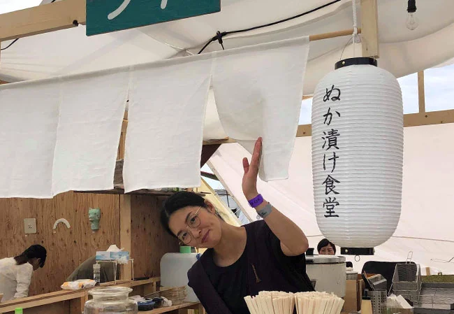 設置事例No.25 食堂様の屋外イベント装飾用9号長型ビニール提灯使用イメージ