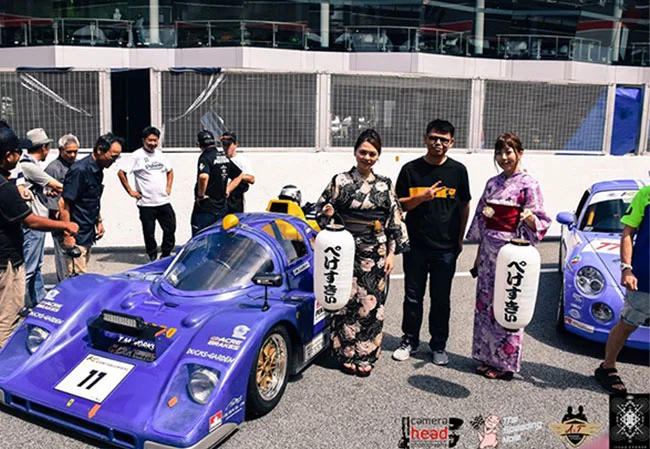 設置事例No.30 レースイベントの装飾用9号長型ビニール提灯使用写真