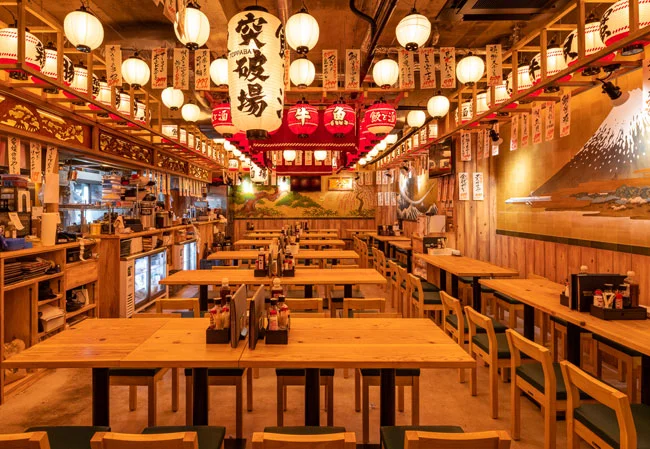 設置事例No.65 居酒屋様の店舗装飾用尺三丸・中看板耐水和紙提灯使用写真