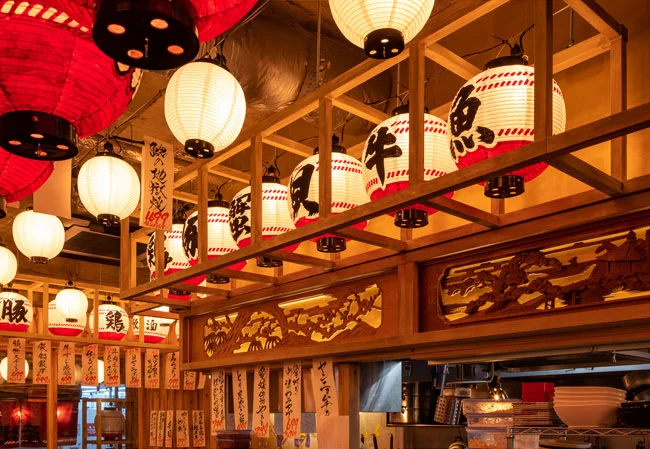 設置事例No.65 居酒屋様の店舗装飾用尺三丸耐水和紙提灯使用風景1