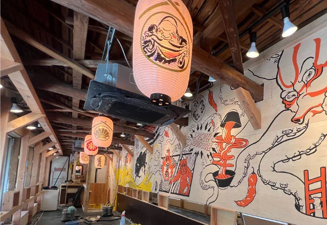 居酒屋様の店舗装飾用13号丸型ビニール提灯、12号・15号長型ビニール提灯使用風景1