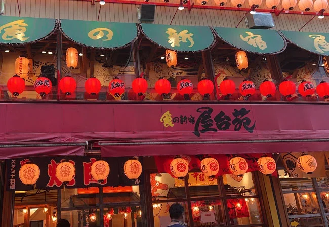 居酒屋様の店舗装飾用13号丸型ビニール提灯、12号・15号長型ビニール提灯使用風景2