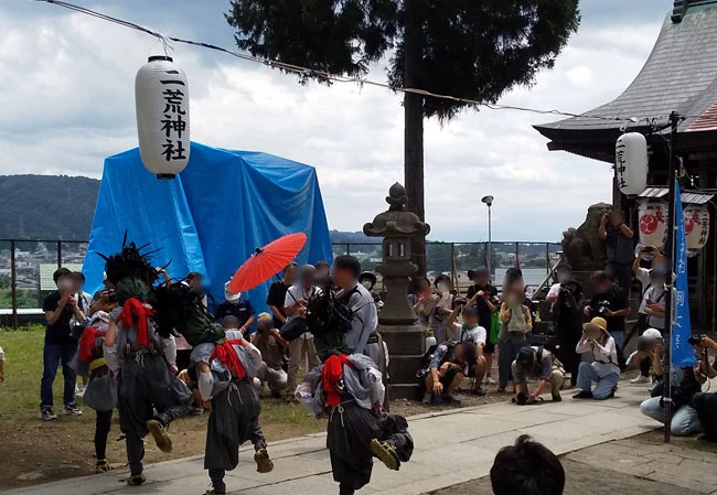 設置事例No.96 神社様のお祭り装飾用9号長型ビニール提灯使用写真