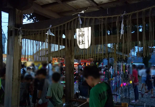 設置事例No.96 神社様のお祭り装飾用9号長型ビニール提灯使用風景夕暮れ